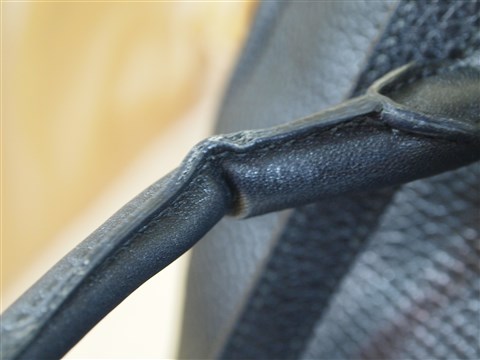 プラダの持ち手折れの修理 ブランド病院 鞄 財布の修理外科