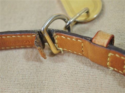 lv  dog collars (2)