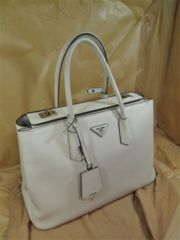 prada tote (14)