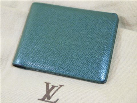 vuitton-taiga-1