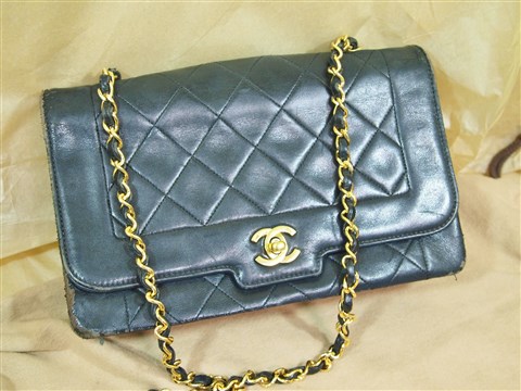 chanel-chain-shoulder-bag-1.jpg